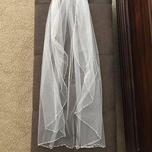 David’s Bridal white fingertip veil